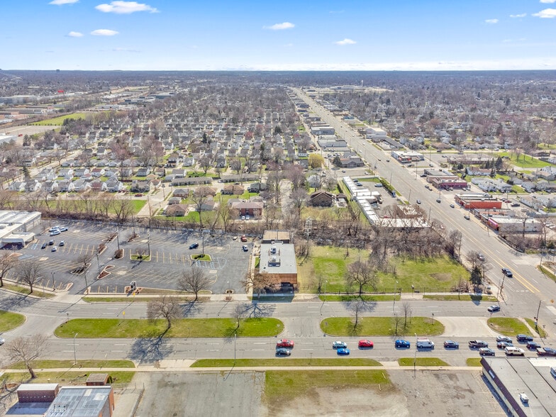 More Photos Of 25050 Outer Dr, Lincoln Park Office For Lease