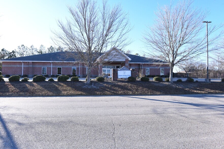 More Photos Of 2089 Southridge Dr, Tupelo Medical For Sale