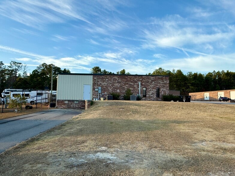 More Photos Of 142 Aqua Shed Ct, Aberdeen Flex For Lease