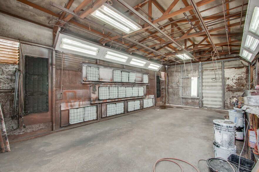 More Photos Of 120 Confederate Dr, Franklin Manufacturing For Sale