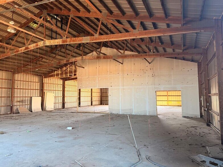 More Photos Of 3600 Kennedy Rd, Okmulgee Warehouse For Sale