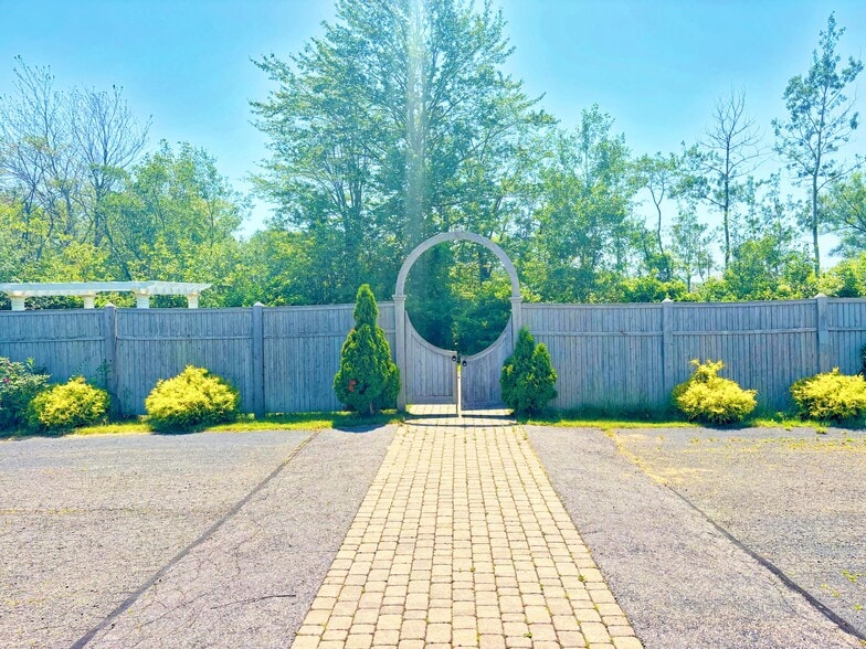 More Photos Of 353 Pine Point Rd, Scarborough Religious Facility For Sale