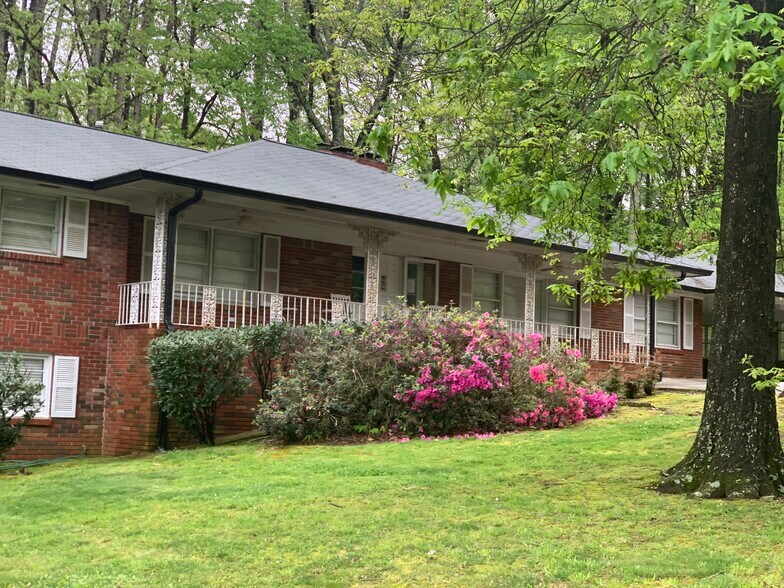 More Photos Of 2228 Scenic Dr, Snellville Office Residential For Sale