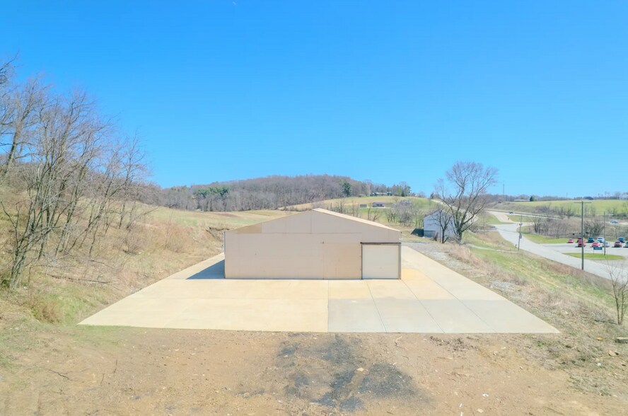 More Photos Of 651 E Pittsburgh St, Greensburg Warehouse For Lease
