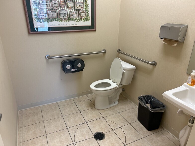 More Photos Of 3800 S W S Young Dr, Killeen Office For Lease