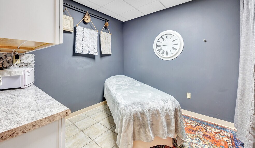 More Photos Of 1780 S Koeller St, Oshkosh Flex For Sale