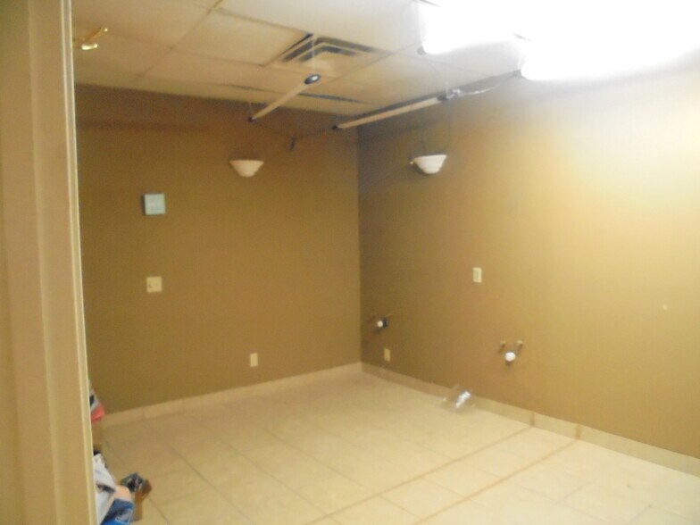 More Photos Of 132 E Hobsonway, Blythe Office For Sale