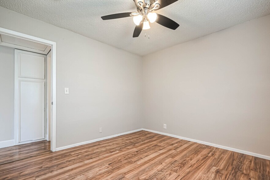 More Photos Of 8430 Round Rock Dr, Houston Apartments For Sale