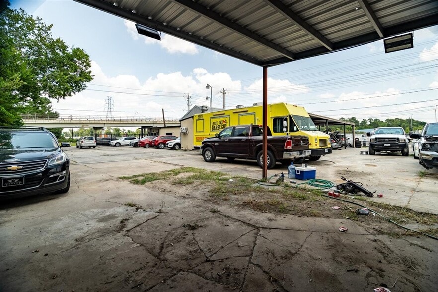More Photos Of 12969 W Hardy Rd, Houston Warehouse For Sale