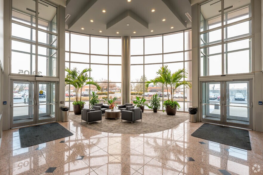 More Photos Of 3905 Vincennes Rd, Indianapolis Office For Sale