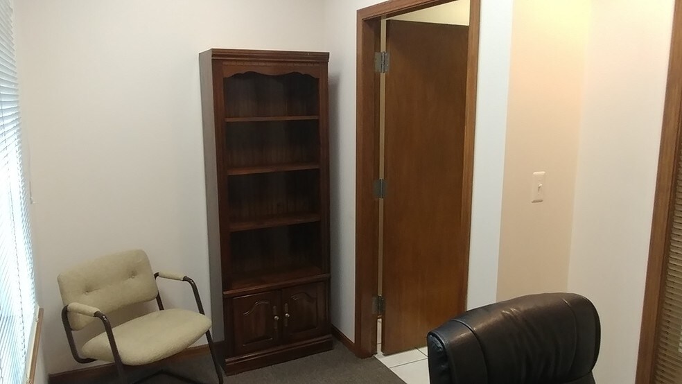 More Photos Of 7620-7632 W 159th St, Orland Park Office For Lease