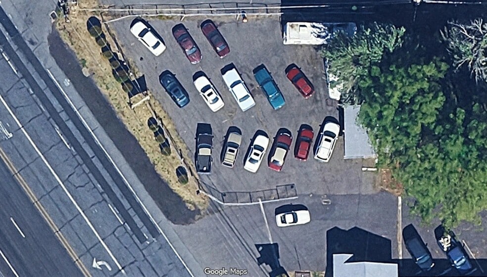 Primary Photo Of 3250 N Pacific Hwy, Medford Auto Dealership For Lease