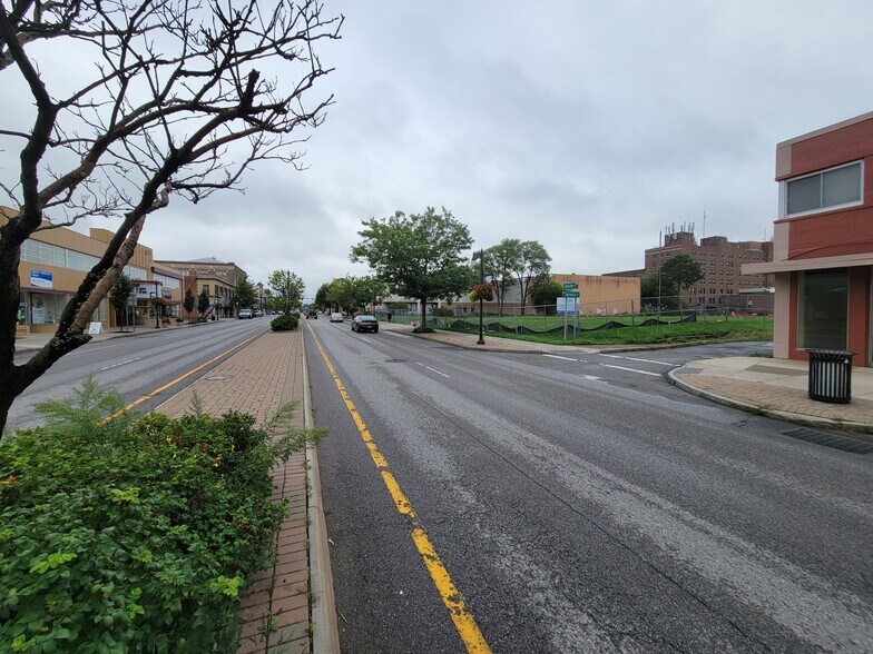 More Photos Of 215 E Main St, Batavia Storefront Retail Office For Lease