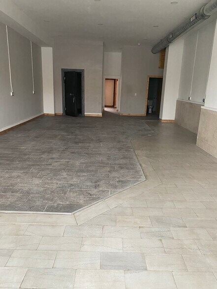More Photos Of 116 Tecumseh St, Dundee Storefront Retail Office For Sale