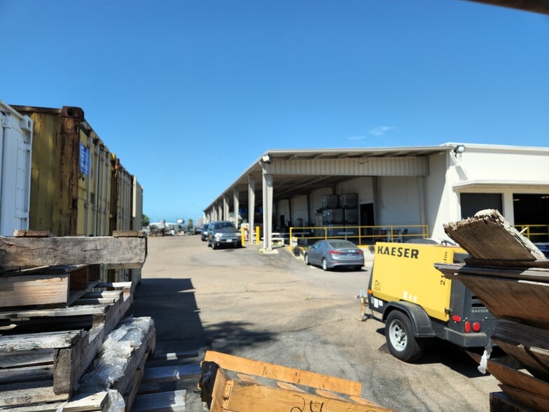 More Photos Of 1010 W 19th St, National City Warehouse For Lease