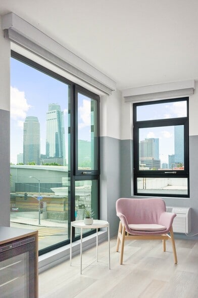 More Photos Of 285 Lucas Ave, Los Angeles Hotel For Sale