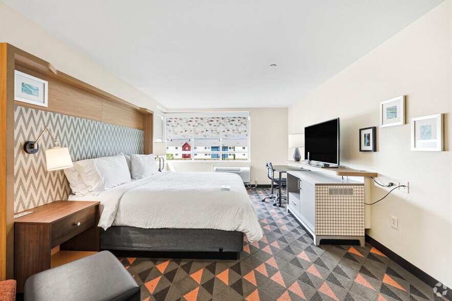 More Photos Of 300 E Central Texas Expy, Killeen Hotel For Sale