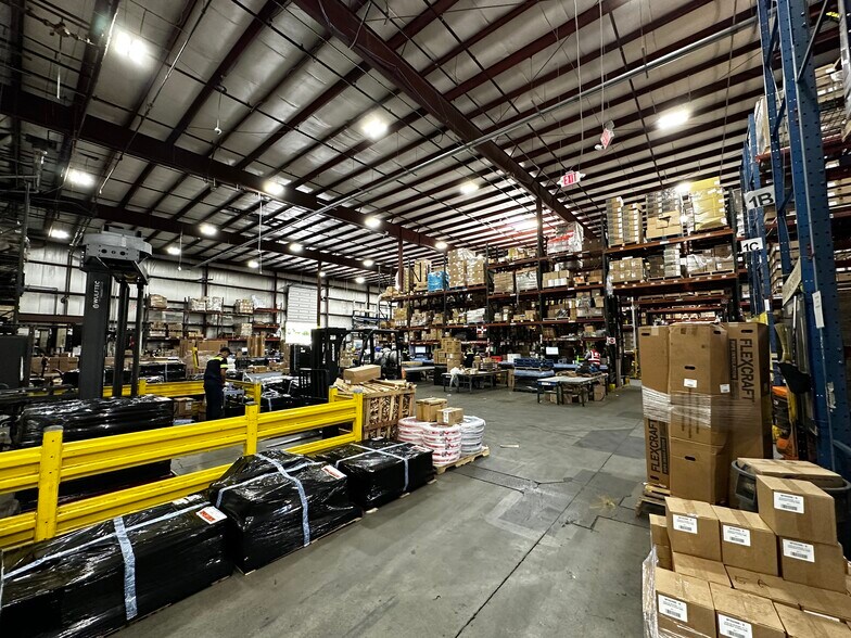 More Photos Of 100 Middlesex Ave, Carteret Distribution For Sale