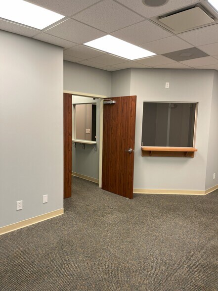 More Photos Of 1328 N Lake Park Blvd, Carolina Beach Medical For Lease