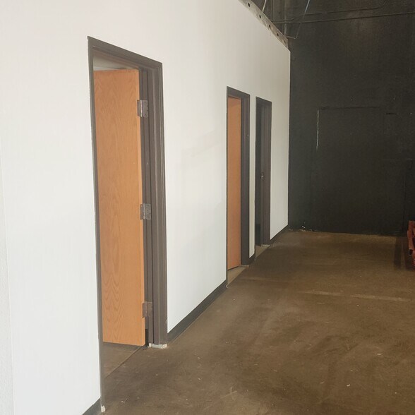 More Photos Of 615 W Wilshire Blvd, Oklahoma City Warehouse For Lease