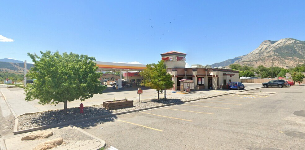 More Photos Of 201 Columbine Ct, Parachute Service Station For Sale