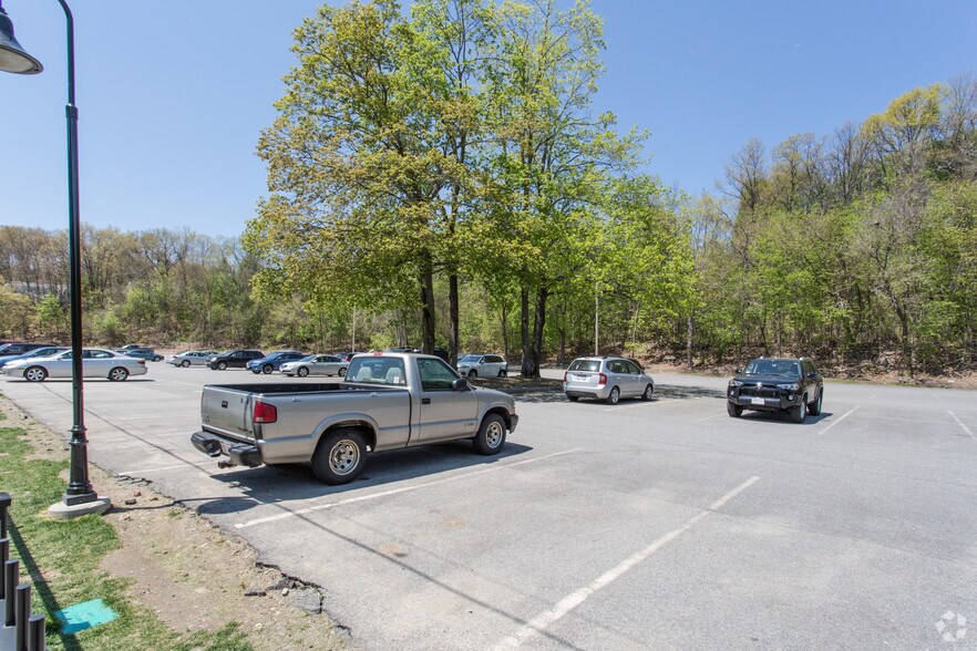 More Photos Of 75 Green St, Clinton Distribution For Sale