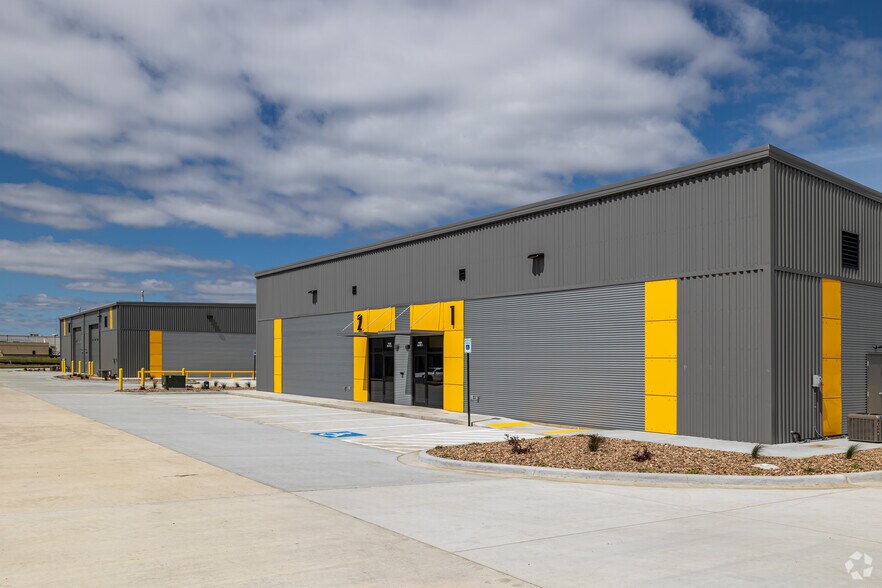 More Photos Of 4600 Regions Park Dr, Fort Smith Flex For Lease