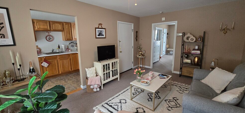 More Photos Of 639 Willis Ave, Williston Park Storefront For Sale