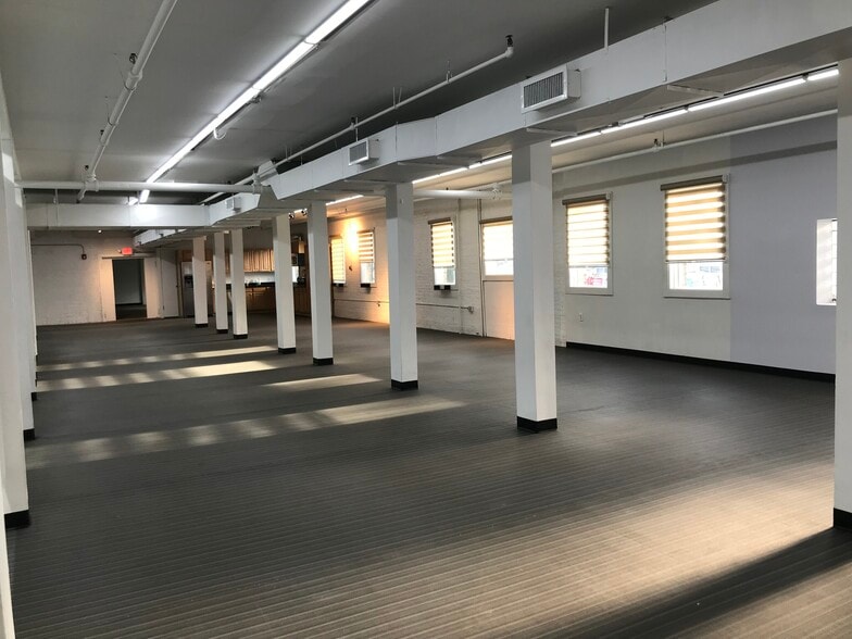 More Photos Of 22 Kent St, Somerville Manufacturing For Lease