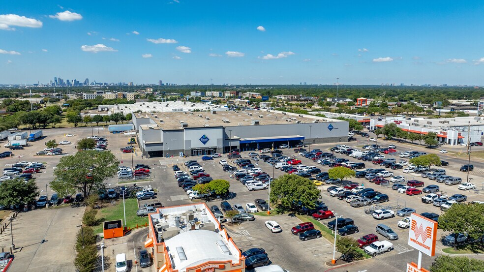 More Photos Of Sam's Club, Dallas Freestanding For Sale