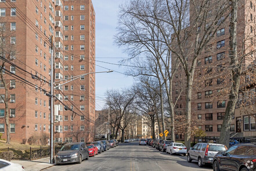 More Photos Of 3835-3845 Sedgwick Ave, Bronx Apartments For Lease