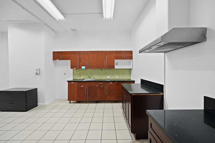 More Photos Of 2215 N Broadway, Santa Ana Medical For Sale