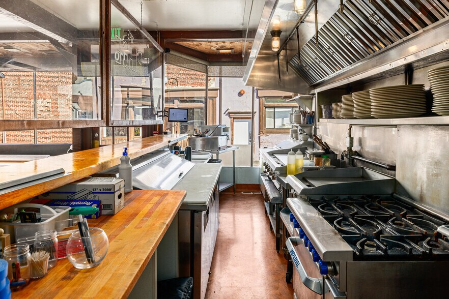 More Photos Of 110 S Pine St, Nevada City Freestanding For Lease