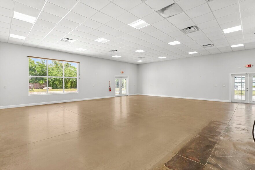 More Photos Of 5907 Sr-22, Panama City Funeral Home For Lease