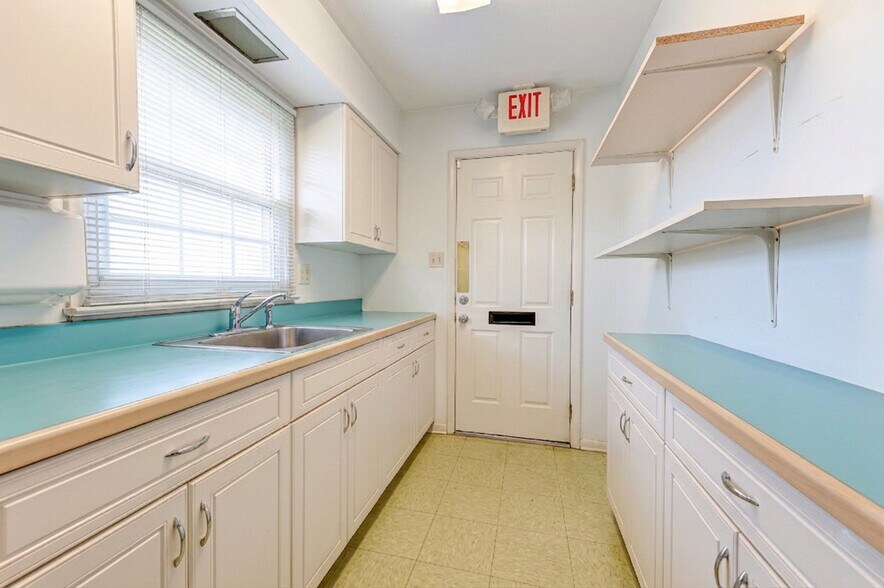 More Photos Of 3250 Sunrise Hwy, Islip Terrace Medical For Sale