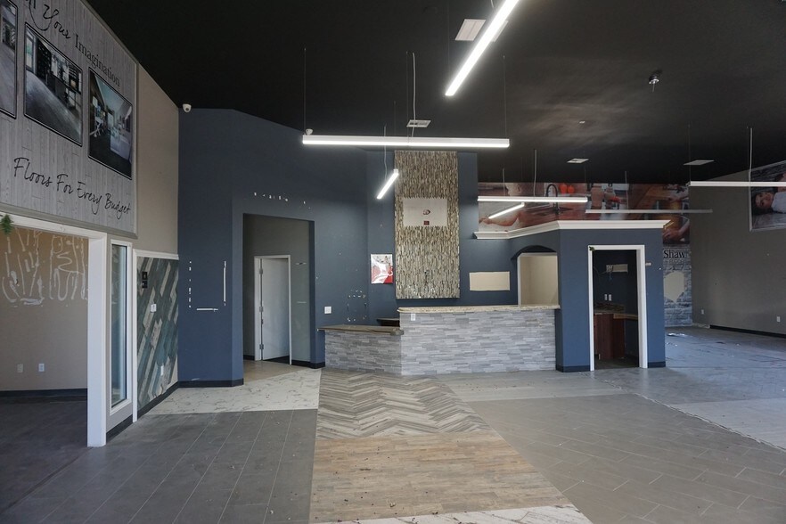 More Photos Of 15788 Bear Valley Rd, Victorville Freestanding For Lease
