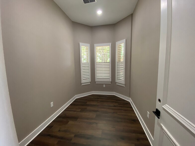 More Photos Of 144 Old Town Blvd N, Argyle Office For Lease
