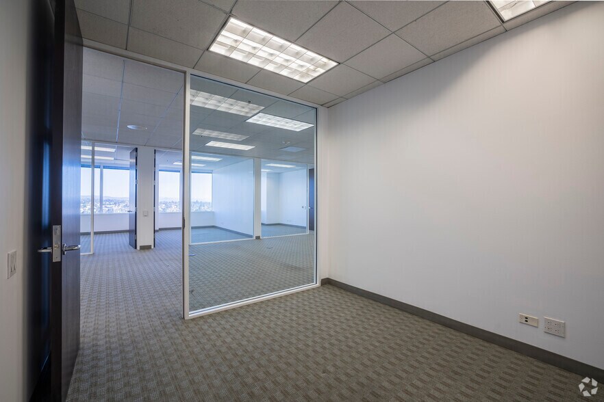 More Photos Of 1999 Harrison St, Oakland Coworking Space