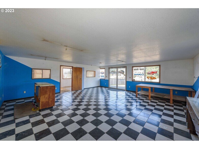 More Photos Of 1515 Newmark Ave, Coos Bay Auto Dealership For Sale