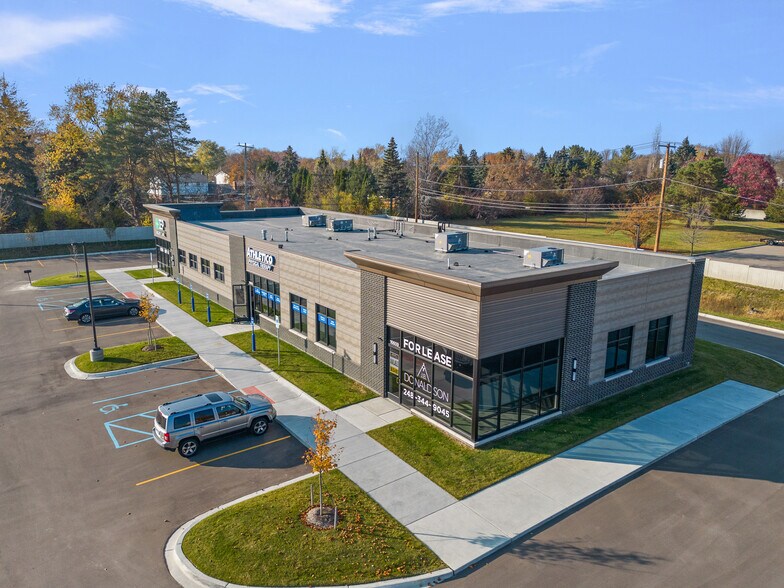 More Photos Of 16601-16609 15 Mile Rd, Clinton Township Showroom For Lease