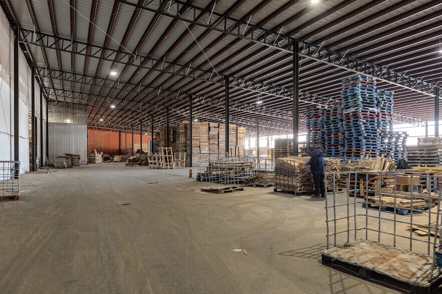 More Photos Of 1200 Bissell St, Venice Warehouse For Sale