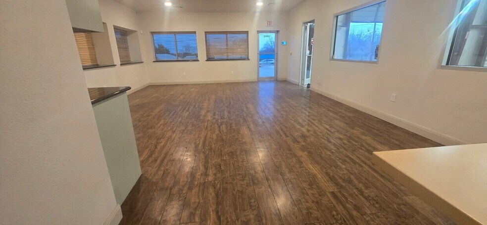More Photos Of 10602 Bluff Bend Dr, Austin Warehouse For Lease