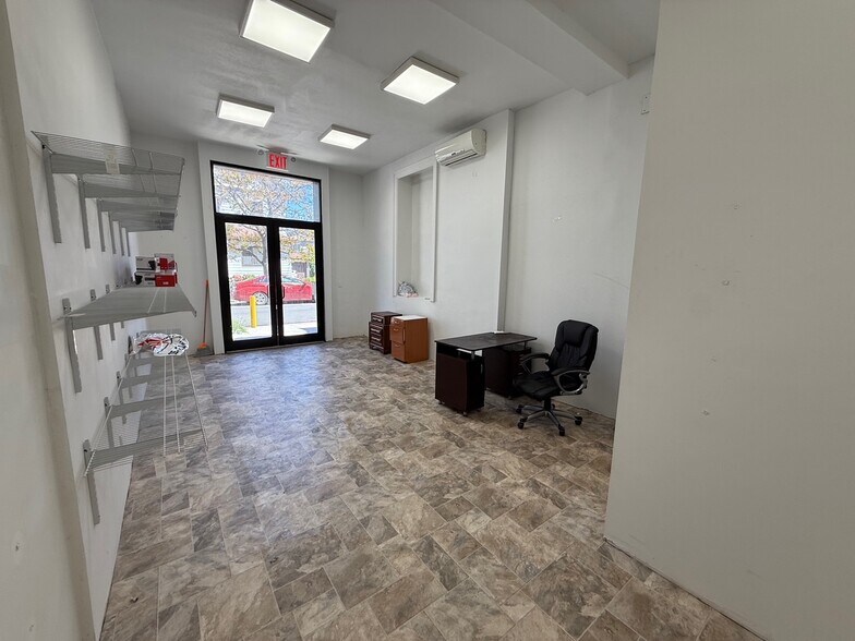 More Photos Of 11520 Jamaica Ave, Richmond Hill Bank For Lease