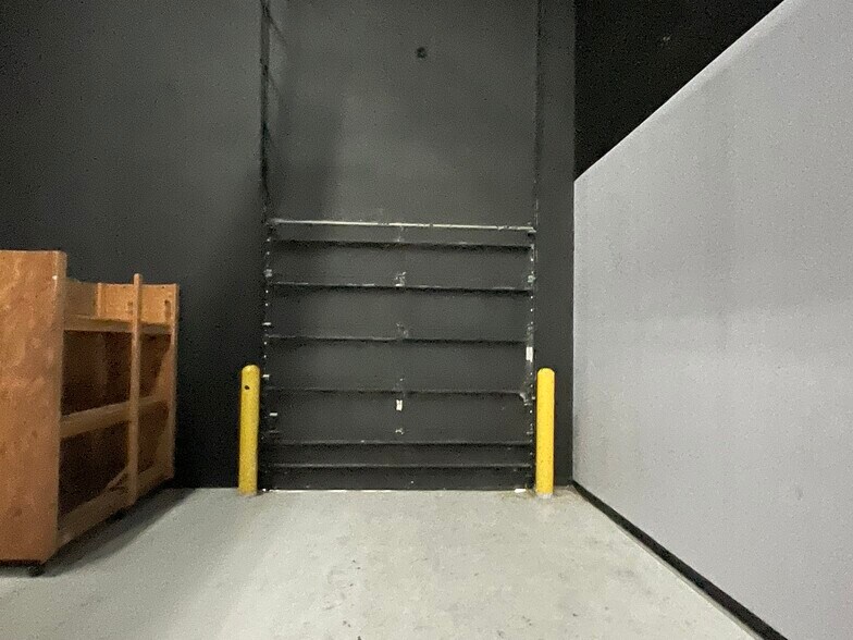 More Photos Of 1700 35th St, Orlando Warehouse For Lease