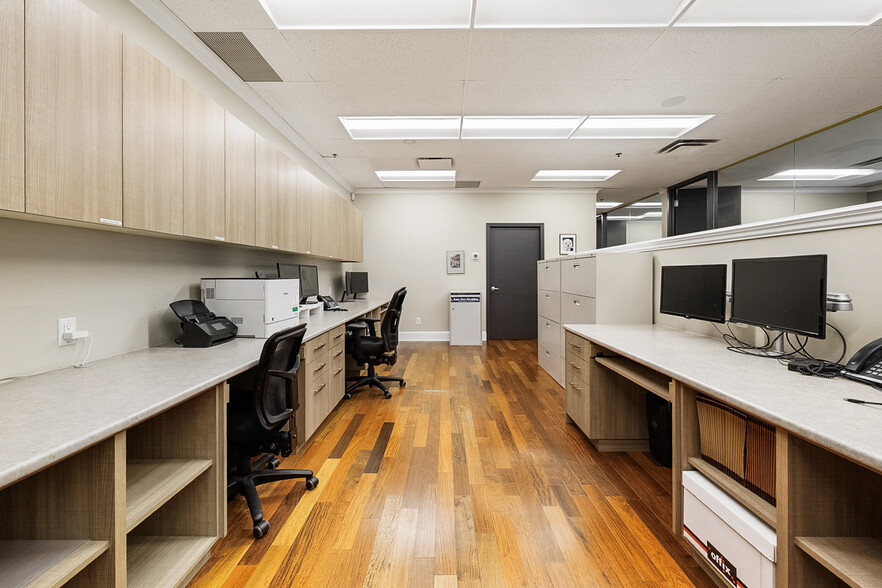 More Photos Of 6351 197th St, Langley Office For Sale