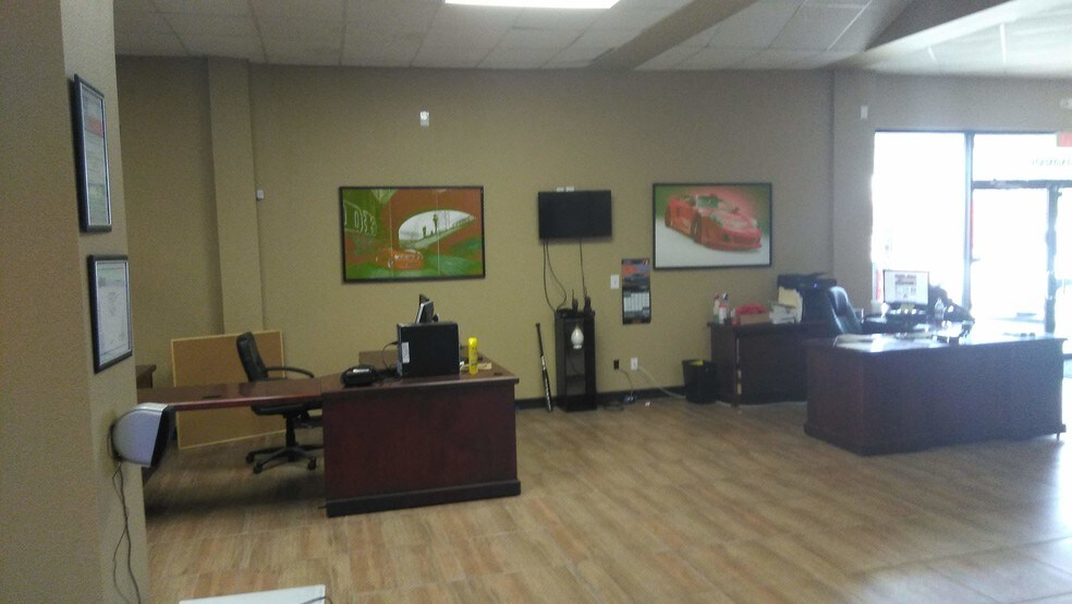 More Photos Of 15455 Kuykendahl Rd, Houston Auto Dealership For Sale