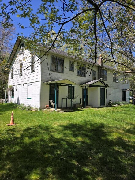 More Photos Of 24 Washington Lake Rd, Yulan Specialty For Sale