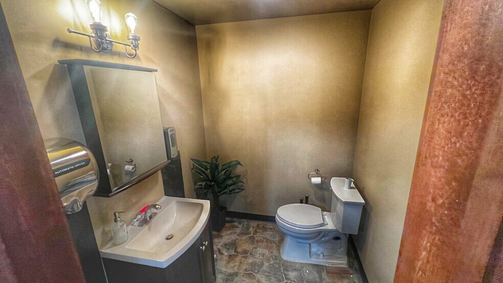 More Photos Of 378 S Van Buren St, Barberton Industrial For Lease