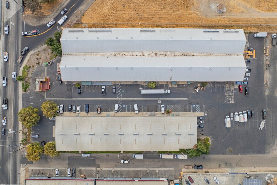 More Photos Of 615-621 Kansas Ave, Modesto Light Distribution For Lease