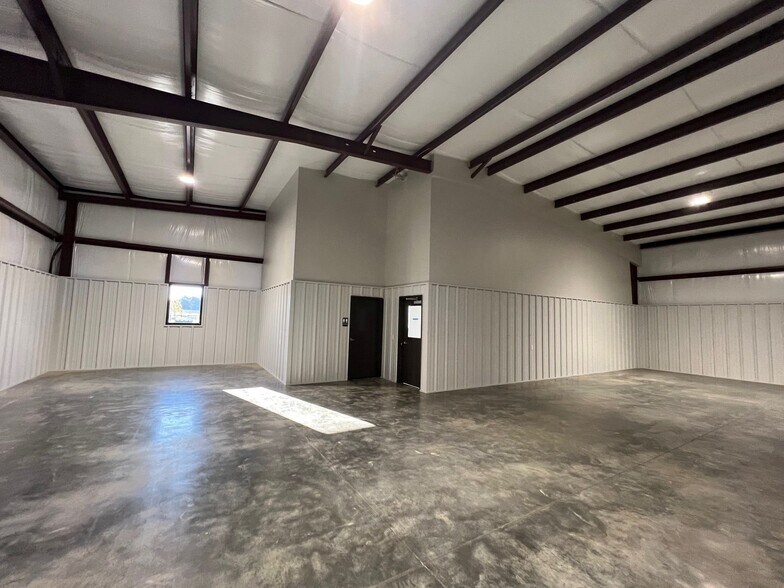 More Photos Of 1200 Commerce St, Madison Warehouse For Lease